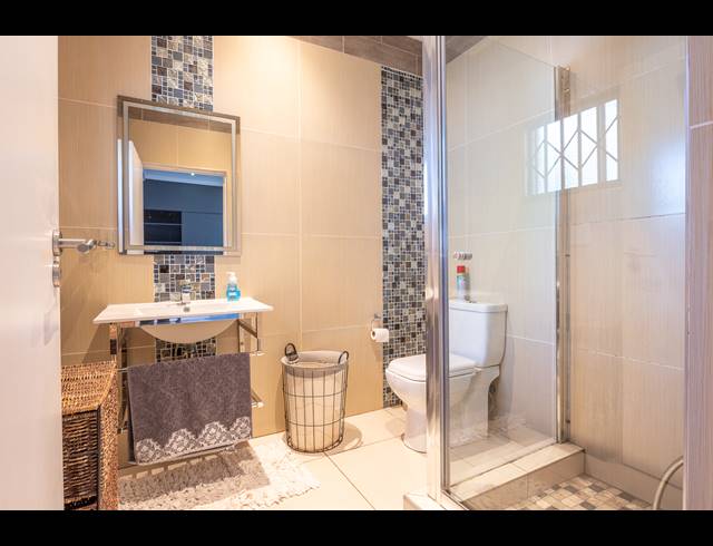 6 BEDROOM HOUSE FOR SALE IN FLAMWOOD